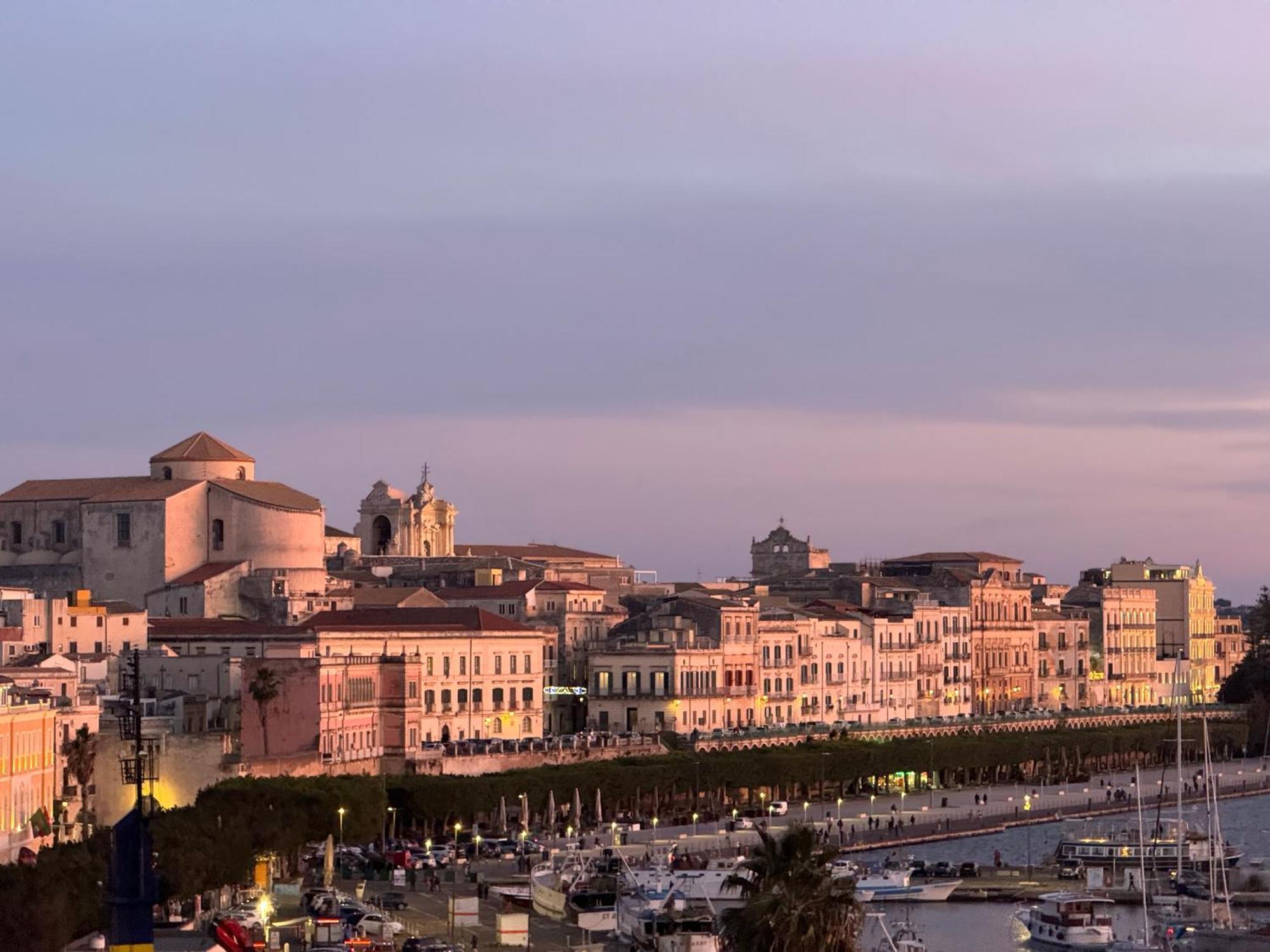 La Terrazza Sul Porto Bed & Breakfast Syracuse Exterior photo