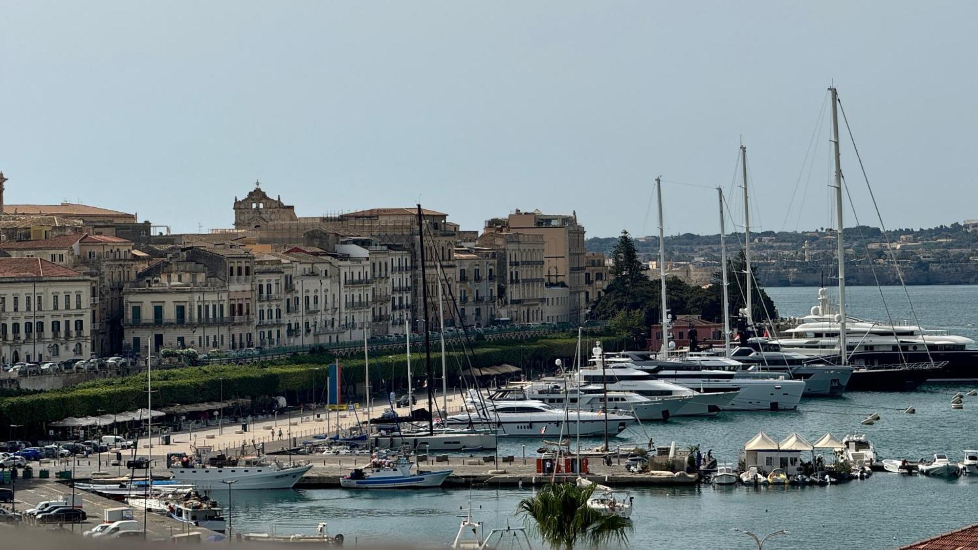 La Terrazza Sul Porto Bed & Breakfast Syracuse Exterior photo