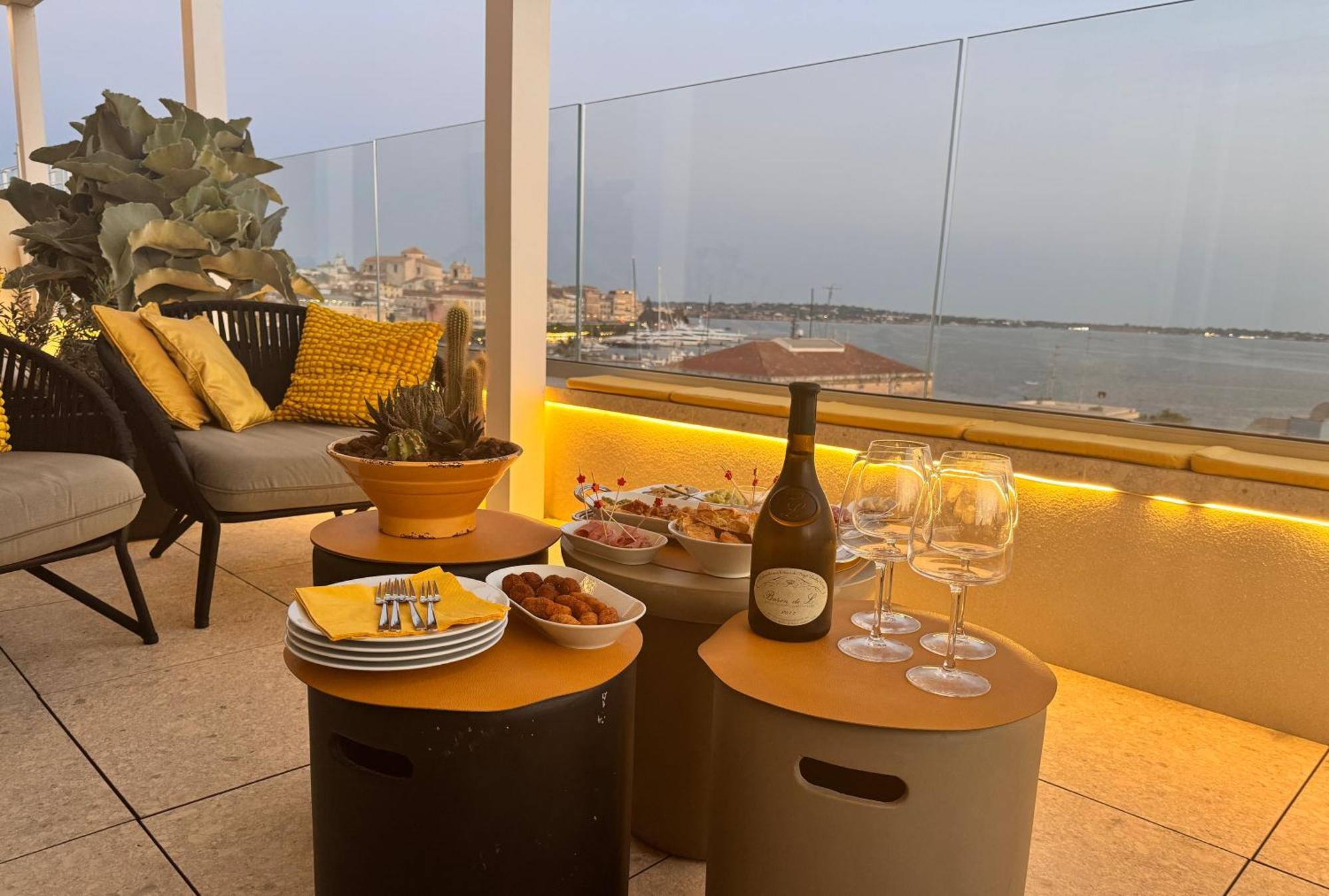 La Terrazza Sul Porto Bed & Breakfast Syracuse Exterior photo